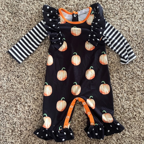 Other - Baby jumper Romper
3 months Halloween Pumpkin thanksgiving outfit Boutique